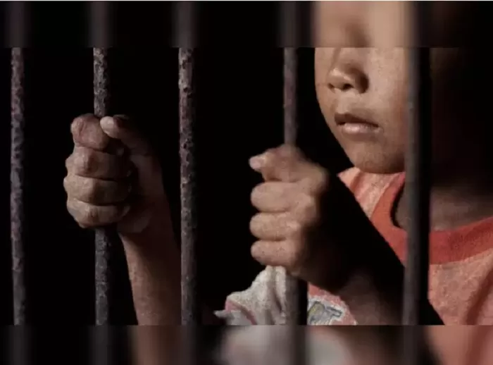 Ilustrasi anak dihukum penjara. Seorang balita di Korea Utara dijatuhi hukuman penjara seumur hidup setelah orang tuanya kedapatan menyimpan Alkitab.