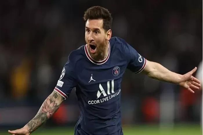Lionel Messi saat merayakan golnya ke gawang Strasbourg. Gol itu cukup membawa PSG juara Ligue 1 musim ini, sekaligus menuai rekor bagi La Pulga.