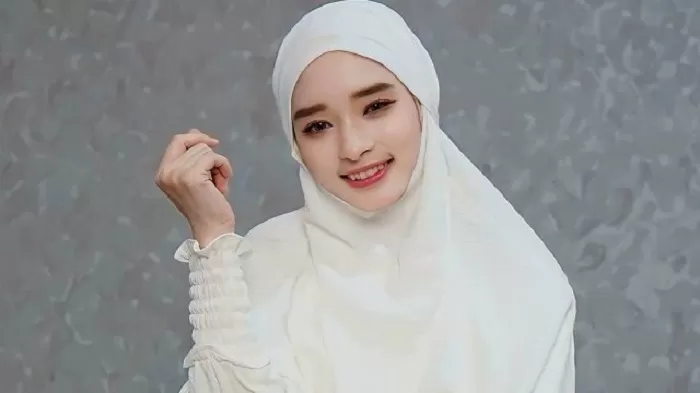 Inara Rusli memahami keputusannya membuka cadar masih menjadi pro dan kontra. Namun, dia memilih tak terlalu memikirkannya.