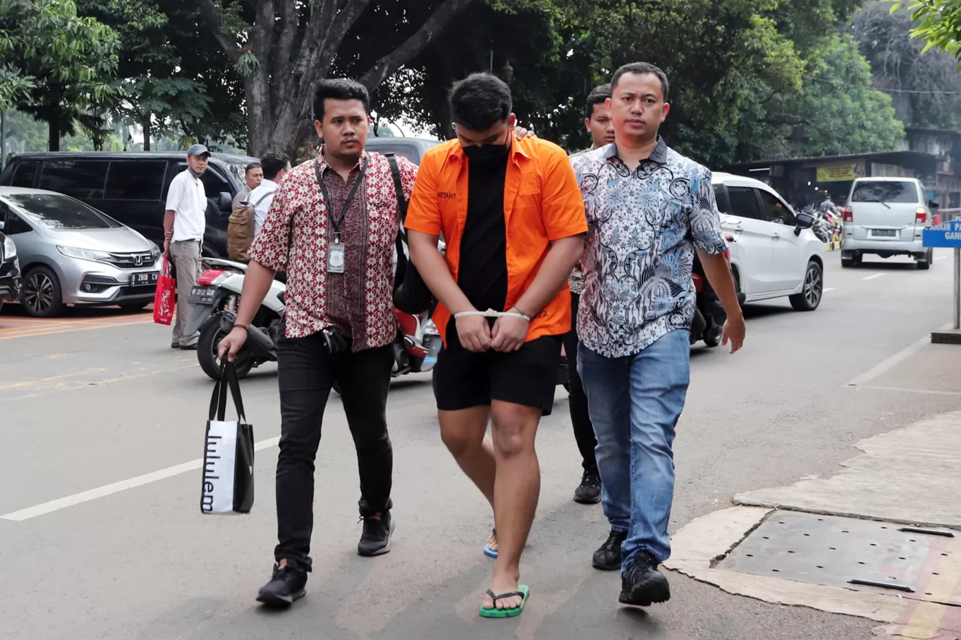 Shane Lukas saat akan menjalani pemeriksaan kesehatan di Biddokkes Polda Metro Jaya sebelum diserahkan ke Kejaksaan, Jumat (26/5/2023).