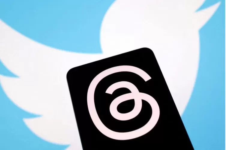 Ilustrasi aplikasi Meta Threads dan logo Twitter. Twitter mengancam akan menutut Meta atas peluncuran aplikasi barunya tersebut. (Reuters)