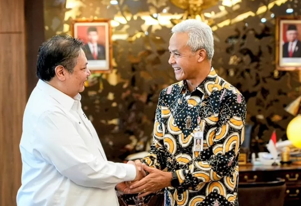 Bakal capres Ganjar Pranowo melakukan pertemuan dengan Menko Perekonomian Airlangga Hartarto di Jakarta Pusat, Senin (17/7). (Istimewa )