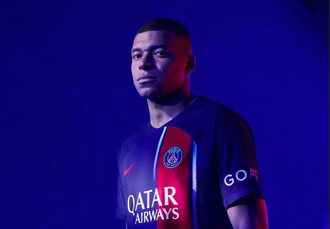 Kylian Mbappe mengenakan jersey terbaru PSG untuk musim kompetisi 2023-2024 (Instagram PSG)