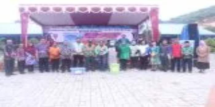 Foto bersama setelah peluncuran progran sarapan sehat di SMPN 8 Muara Tami, Kota Jayapura, Kamis (27/7/2023). (ANTARA/HO-Humas Pemkot Jayapura)