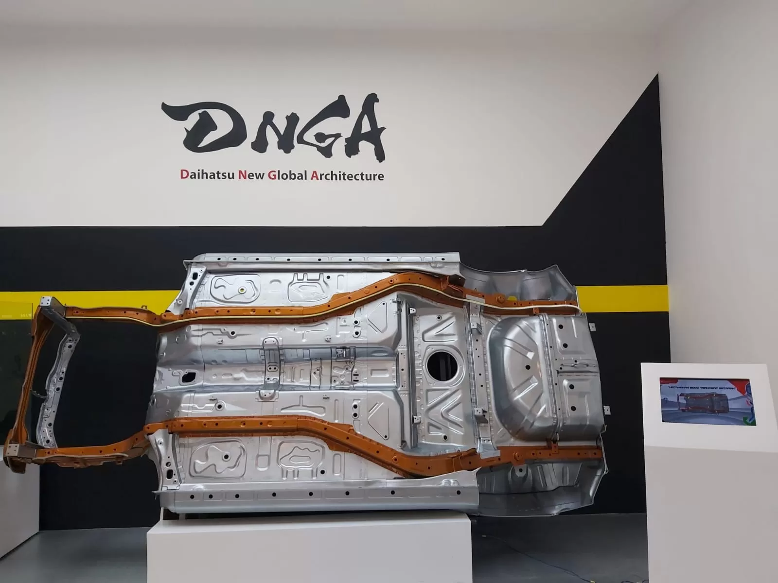 Platform DNGA di booth Daihatsu di GIIAS 2023. (Daihatsu)
