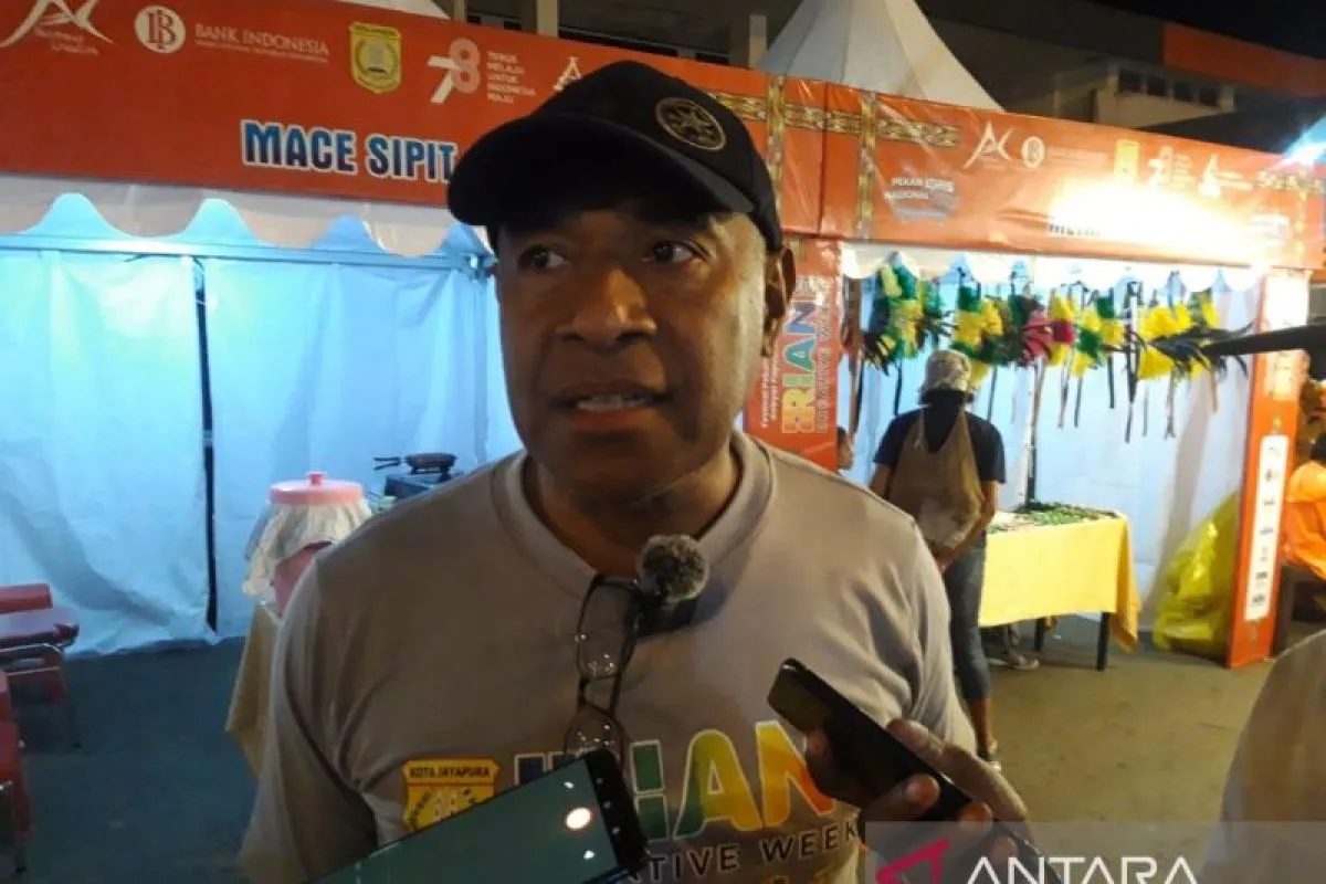 Kepala Dinas Pariwisata Kota Jayapura Matias Mano (ANTARA/Ardiles Leloltery)