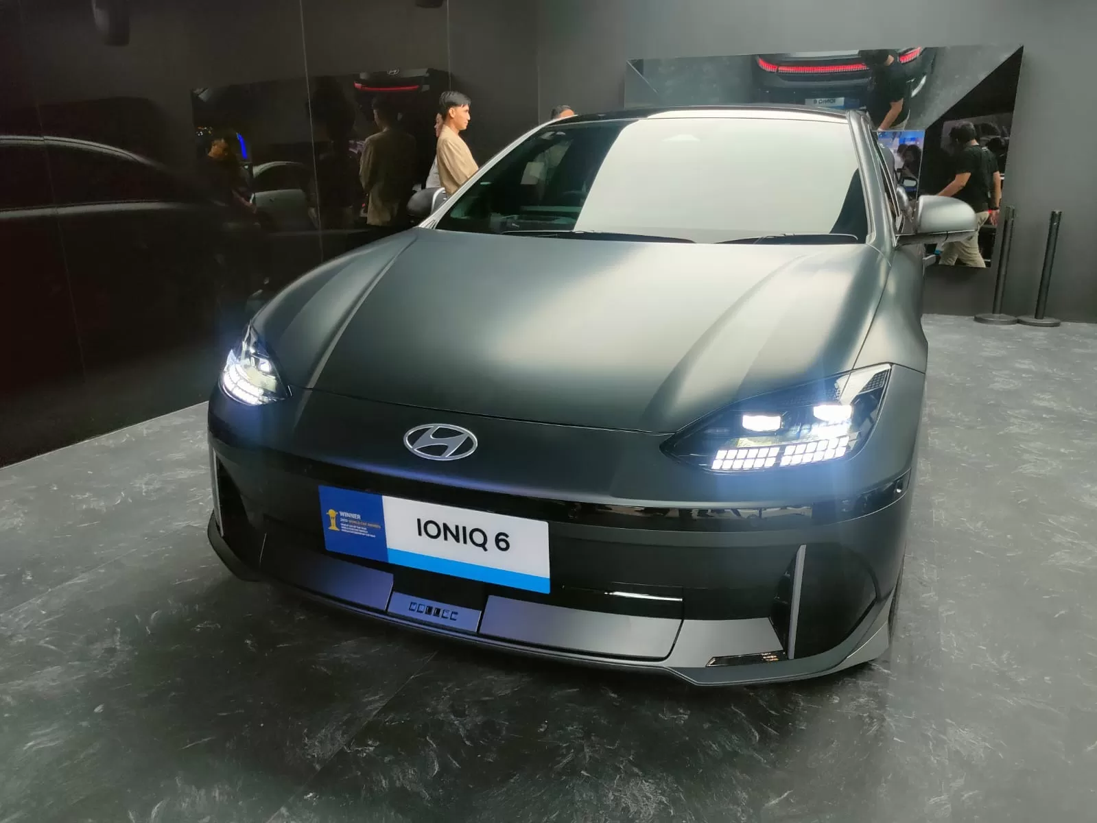 Hyundai IONIQ 6 saat dirilis pertama kali di Indonesia di ajang GIIAS 2023. (Rian Alfianto/JawaPos.com)