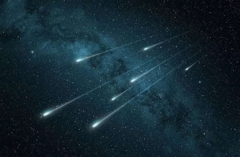 Foto: Ilustrasi: Fenomena hujan meteor. (LCCentral).