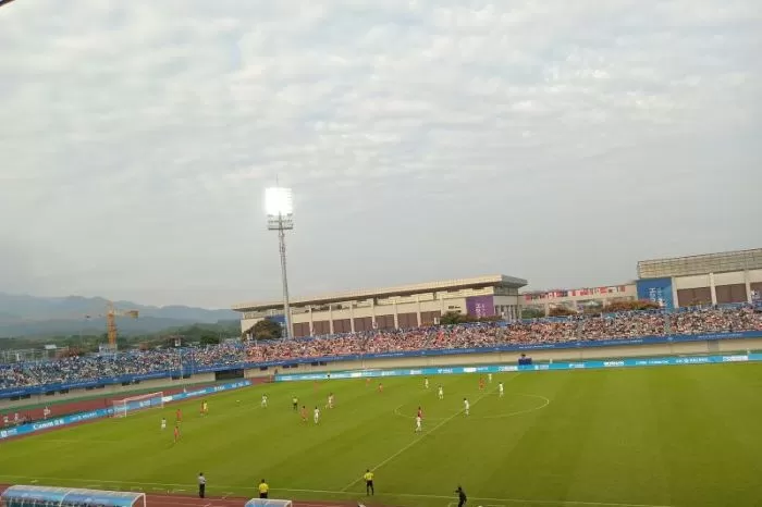 Pertandingan Asian Games 2022 cabang olahraga sepak bola timnas Indonesia U-24 lawan Korea Utara di Zhejiang Normal University East Stadium, Jinhua, Minggu (24/9). (Rauf Adipati/Antara)