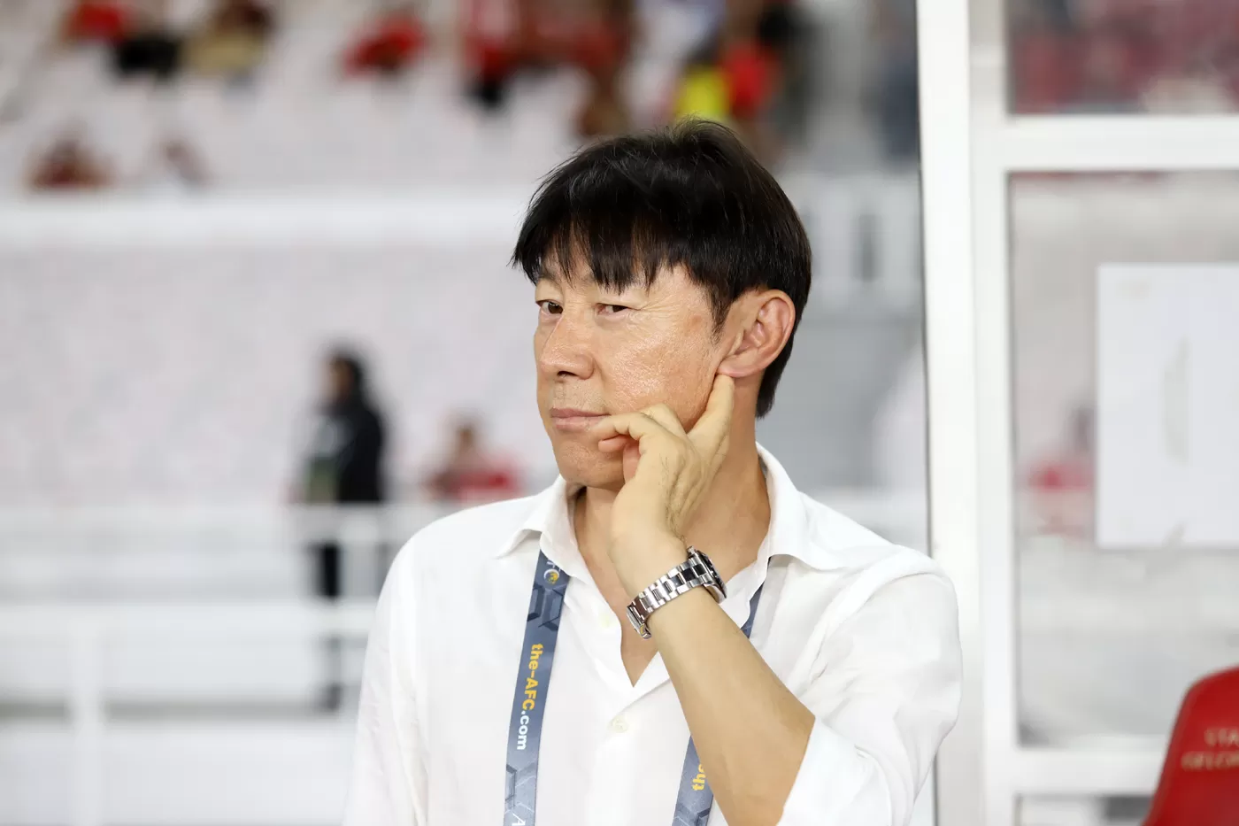 Pelatih Timnas Indonesia Shin Tae Yong (STY) (tengah) menilai seharusnya para pemainnya bisa tampil lebih baik lagi meski mencatatkan kemenangan besar 6-0 atas Brunei. (DERY RIDWANSAH/ JAWAPOS.COM)