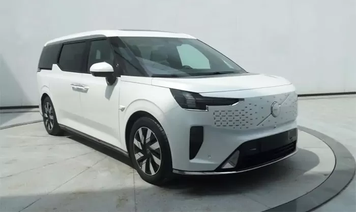 Mobil listrik Volvo EM90 resmi diungkapkan jelang debut resminya. (Motor1)