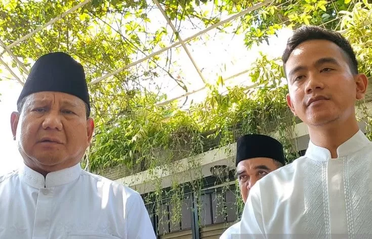 ILUSTRASI: Wali Kota Surakarta Gibran Rakabuming Raka dengan Ketua Umum Partai Gerindra Prabowo Subianto saat bertemu di Solo, beberapa waktu lalu. (Aris Wasita/Antara)