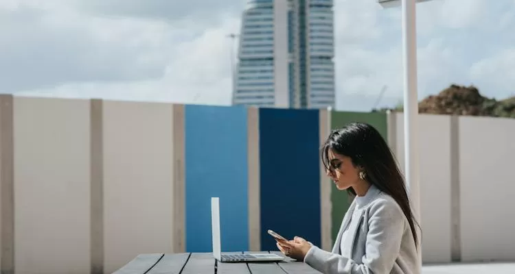 Ilustrasi - Bisnis sewa pacar di Bali, pasang tarif mulai dari Rp 10 ribu per hari. (Pexels/Anete Lusina)