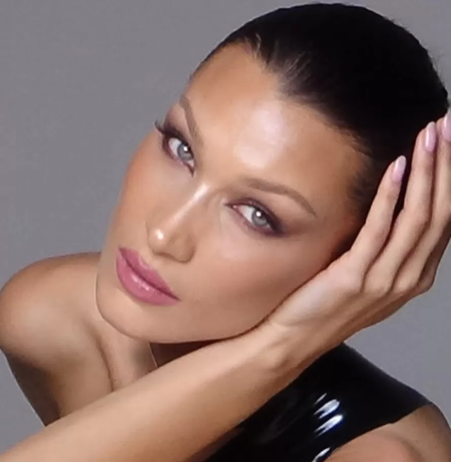 Bella Hadid ternyata sudah meninggalkan brand Dior sejak Maret 2023.