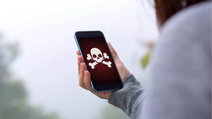 Perangkat smartphone sering kali menjadi perantara hacker menjalankan aksinya. (Cellular News)