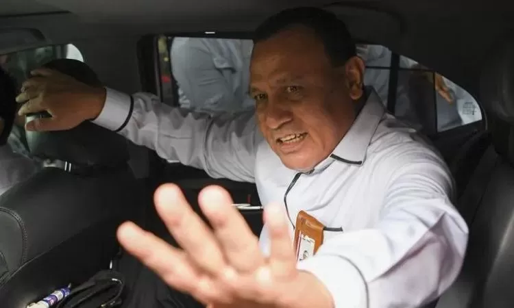 Potret Firli Bahuri, Ketua KPK yang statusnya dinaikan dari saksi menjadi tersangka kasus gratifikasi korupsi. (ANTARA FOTO/M Risyal Hidayat/tom/aa.)