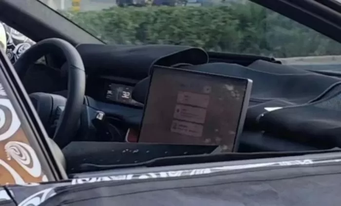 Spyshot interior mobil listrik pertama Xiaomi. (Weibo)