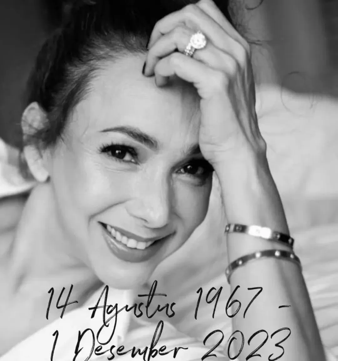Kiki Fatmala lahir pada 14 Agustus 1967 dan meninggal dunia pada 1 Desember 2023. Ia mengembuskan napas terakhirnya di usia 56 tahun. (Instagram qq_fatmala)