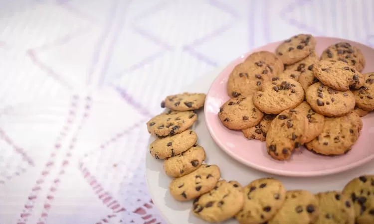 Kue cokelat almond adalah hidangan sempurna untuk merayakan Natal bersama keluarga. (sumber: pexels/Sara Santos)