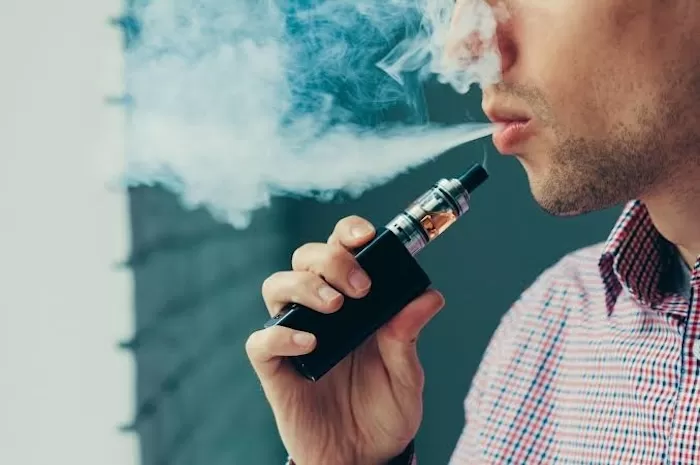 Ilustrasi: Vape, alternatif pengganti rokok yang diyakini lebih sehat dibandingkan tembakau konvensional. (Infinite Recovery).