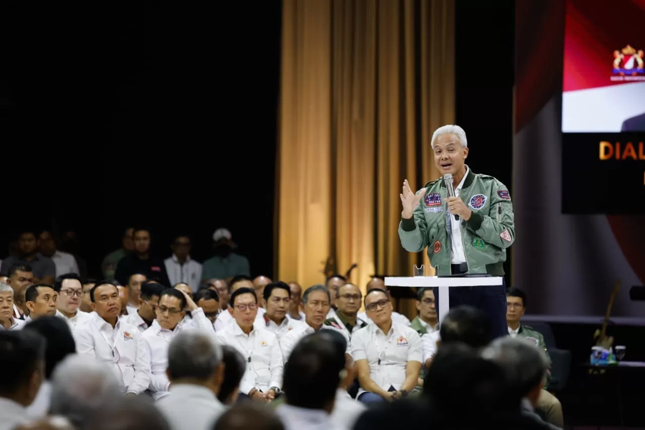 Calon presiden nomor urut 3 Ganjar Pranowo menghadiri kegiatan dialog bersama Kamar Dagang dan Industri (Kadin) Indonesia di Jakarta, Kamis (11/1/2024). (DOK: TPN GANJAR - MAHFUD)