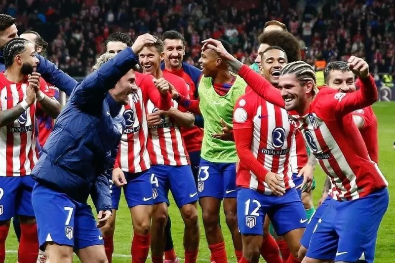 Para pemain Atletico Madrid merayakan kemenangannya dan lolos ke Semifinal Copa Del Rey 2023/2024. (Instagram)