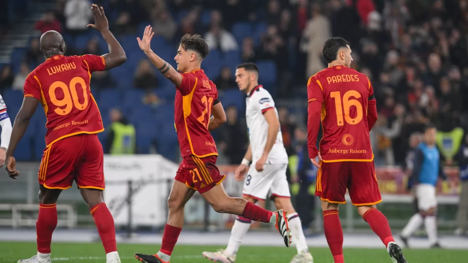 Potret Lukaku, Dybala dan Paredes merayakan gol AS Roma vs Cagliari./asroma.com