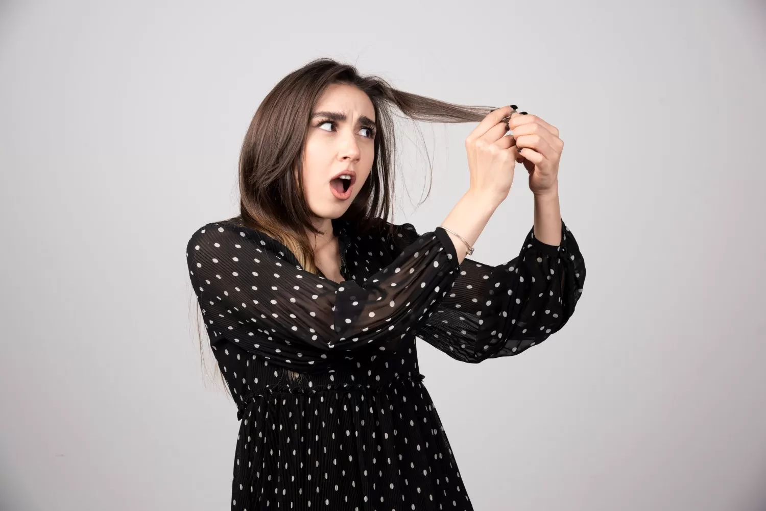 ilustrasi rambut memutih di usia muda. Sumber foto: Freepik