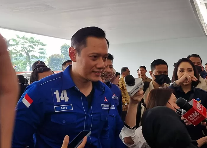 Ketua Umum Partai Demokrat Agus Harimurti Yudhoyono (AHY) menghadiri Apel Siaga Perubahan di SUGBK, Senayan, Jakarta, Minggu (16/7). (MUHAMMAD RIDWAN/JAWAPOS.COM)