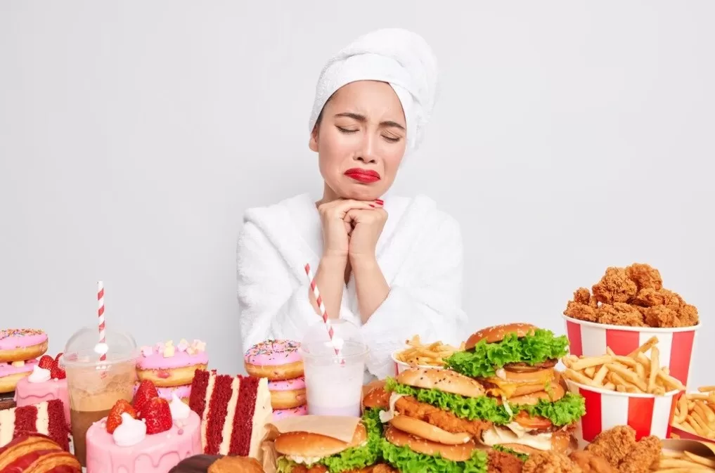 ilustrasi makanan tidak sehat. Sumber foto: Freepik