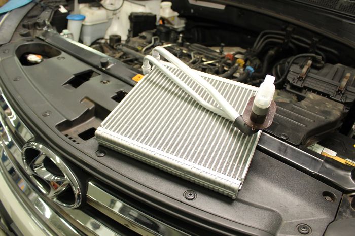 Evaporator bisa bocor bikin AC mobil tidak dingin