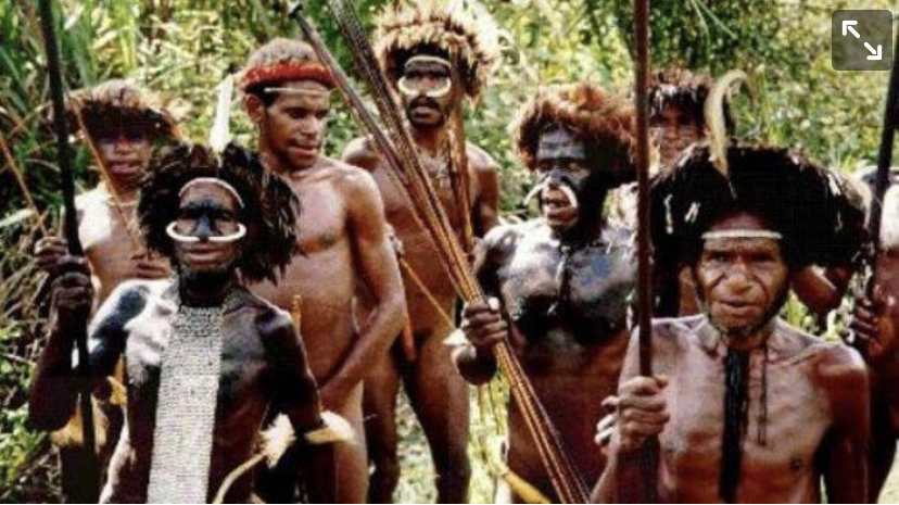 Suku Fore di Papua Nugini yang memiliki ritual makan otak manusia.