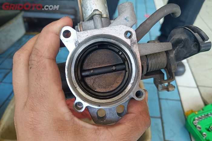 Throttle Body Mobil Kotor
