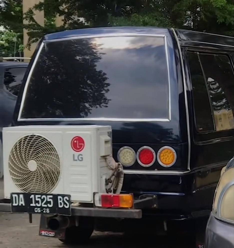 Tangkapan Layar Mobil AC Rumah