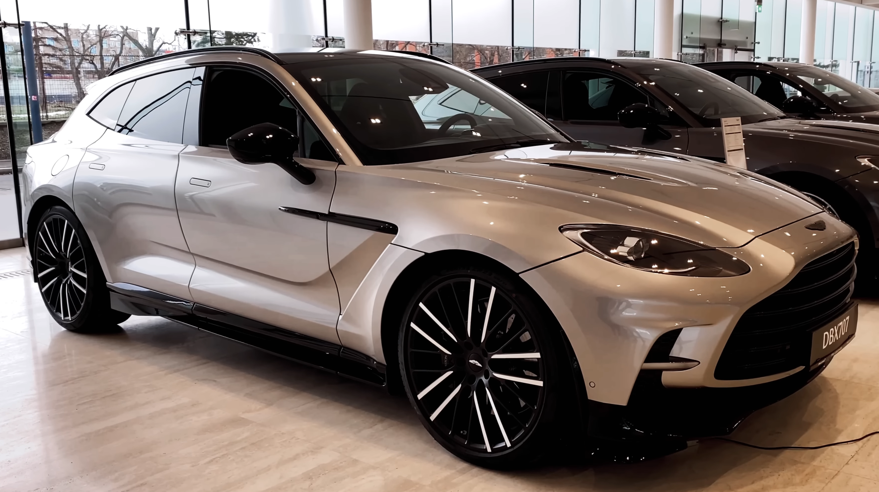 Aston Martin DBX 707 2024