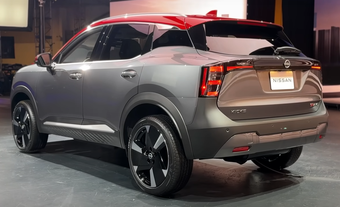 2025 Nissan Kicks SR