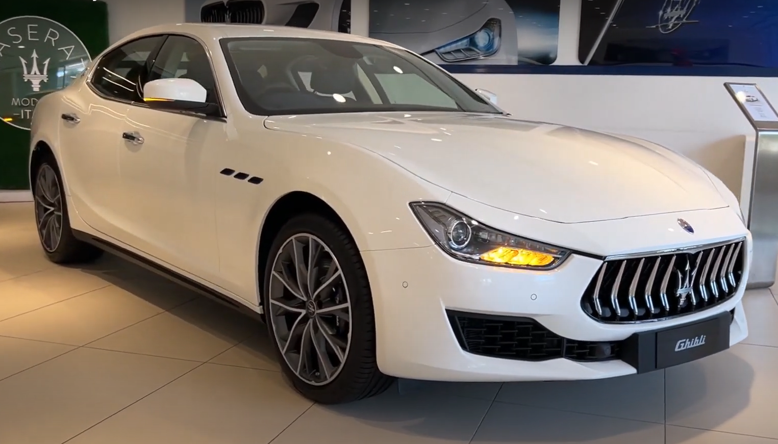 Maserati Ghibli GT Hybrid
