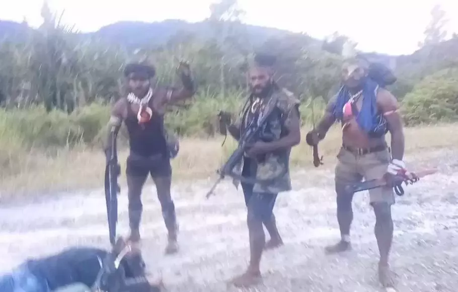 Tewasnya Danramil Aradide, Letda Inf Oktovianus Sokolray, dalam serangan brutal yang disebabkan oleh Organisasi Papua Merdeka (OPM).