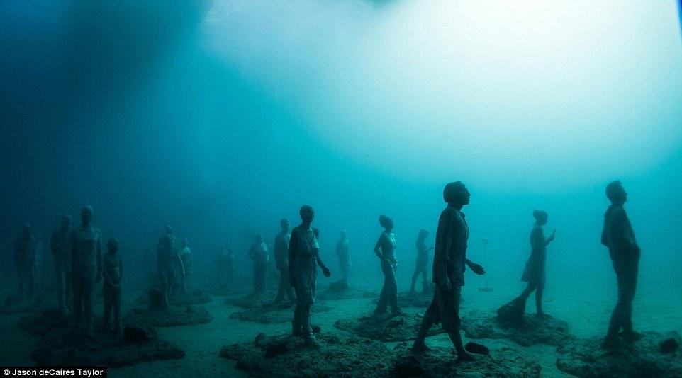 Museo Atlantico, museum bawah laut pertama di Eropa yang baru saja dibuka untuk umum.