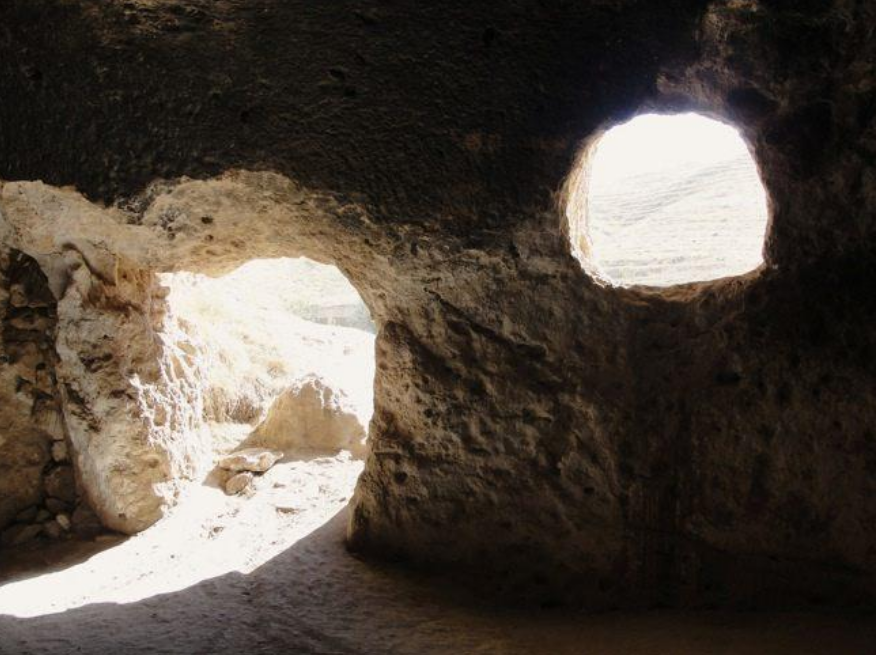 Stupa Takht-e Rostam di Provinsi Samangan menjadi situs pra-Islam yang paling mengesankan di Afghanistan.