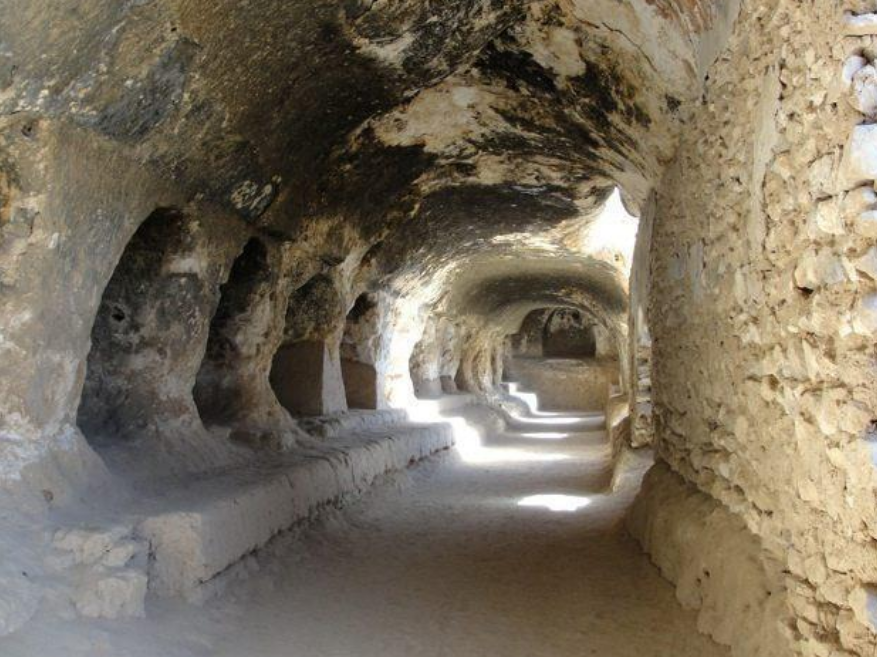 Stupa Takht-e Rostam di Provinsi Samangan menjadi situs pra-Islam yang paling mengesankan di Afghanistan.