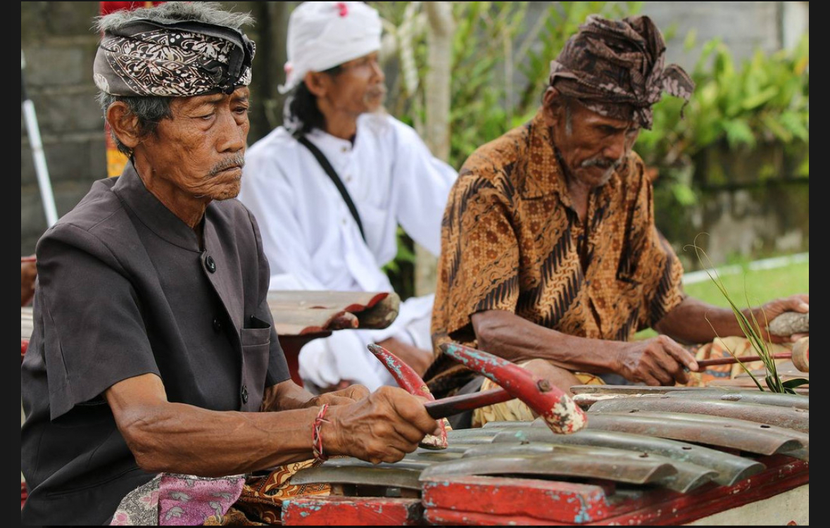 photo by Christopher Jayanata from Pixabay https://cdn.pixabay.com/photo/2019/07/06/08/42/bali-4319964_1280.jpg