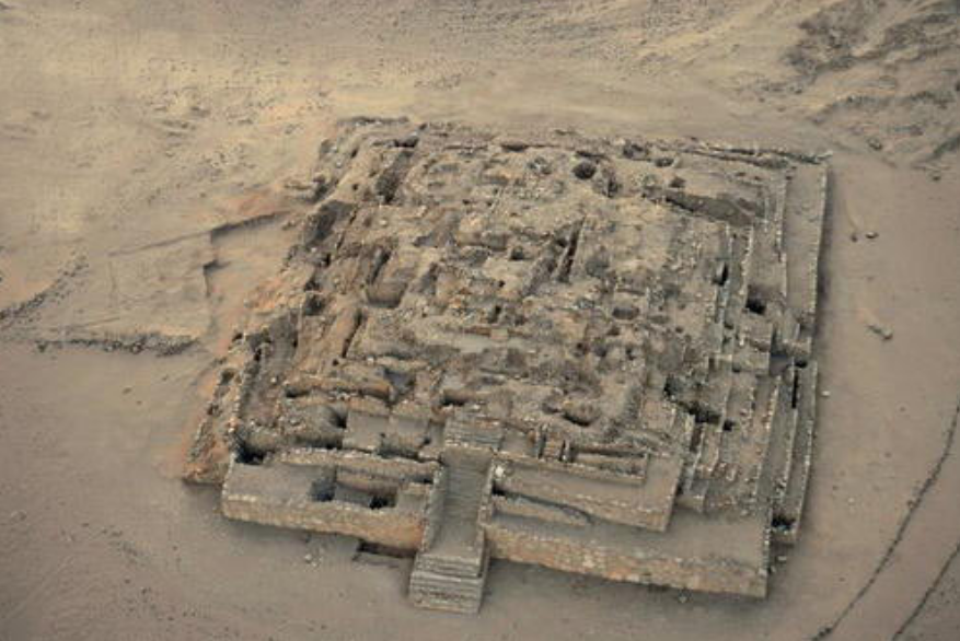 Kota Suci Caral di Peru merupakan kota tertua dan bahkan lebih tua dari Piramida Besar di Mesir.
