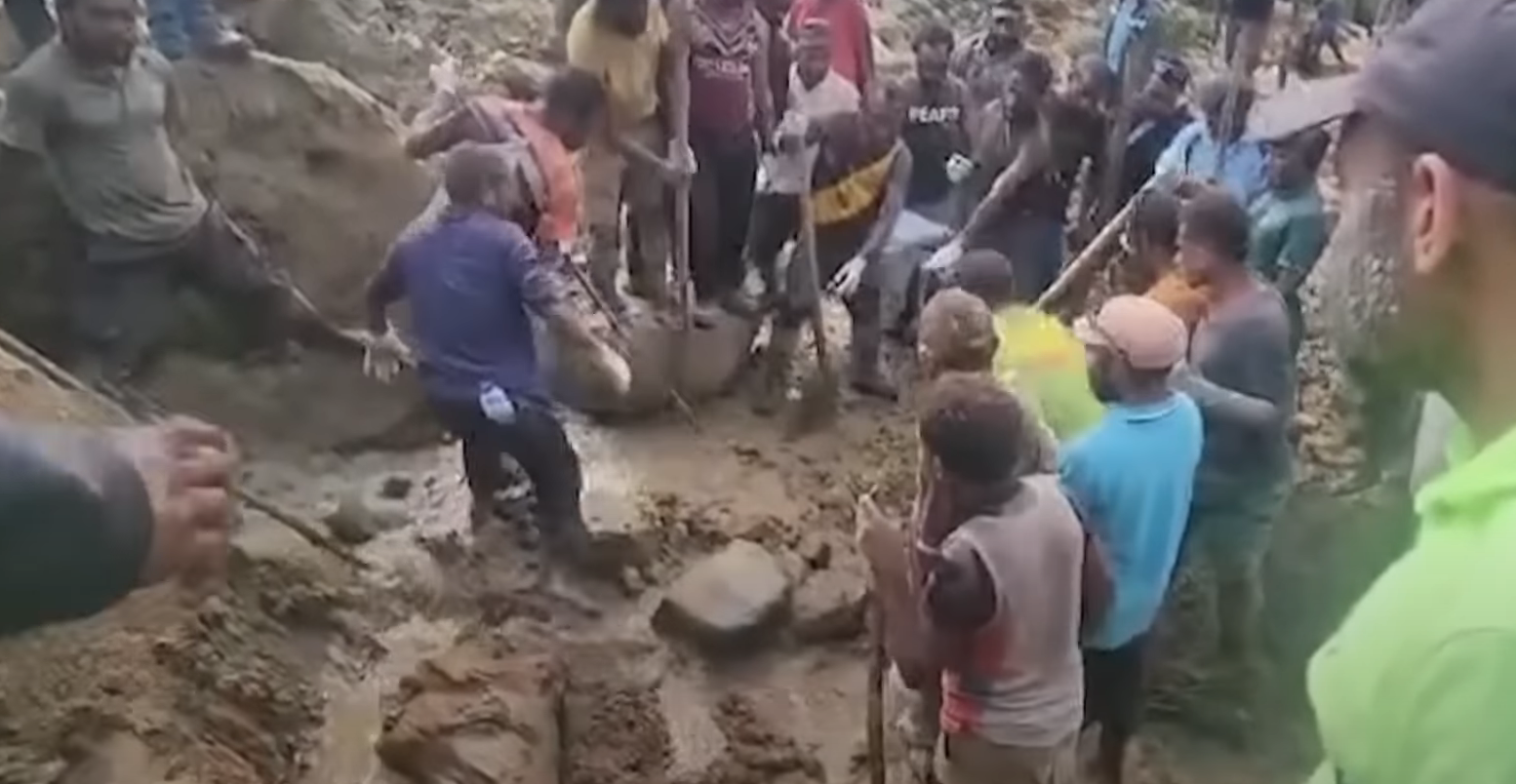 Tanah longsor di Papua Nugini yang menewaskan 2.000 orang.