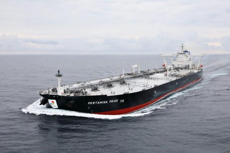 Kapal tengker raksasa pengangkut minyak pertamina