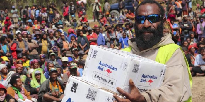 Kotak-kotak bantuan yang diserahkan Australi unutk Papua Nugini