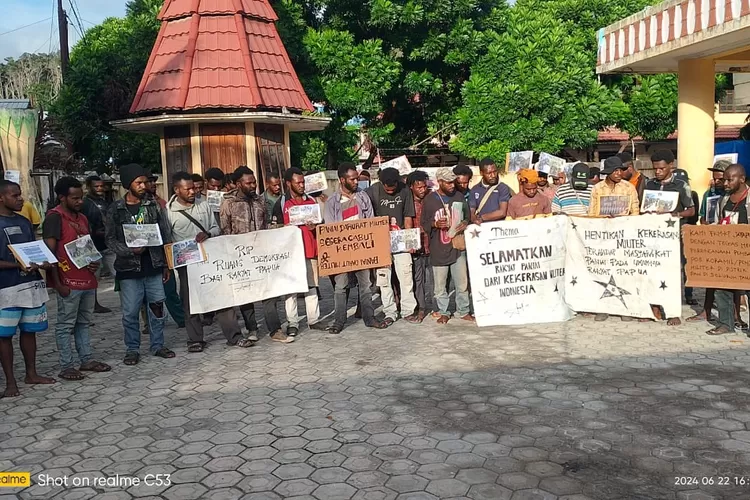 Forum Komunikasi Mahasiswa Kabupaten Paniai (FKM-KP) menuntut perlindungan masyarakat sipil terkait konfil di Bibida