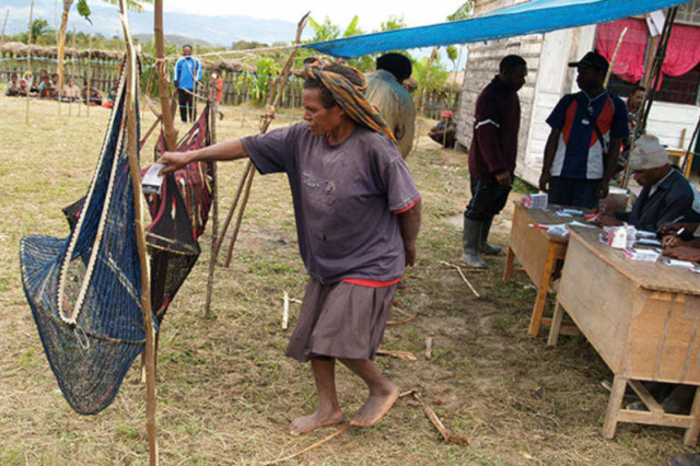 Keunikan pemilihan menggunakan sistem noken di papua (kumparan.com)