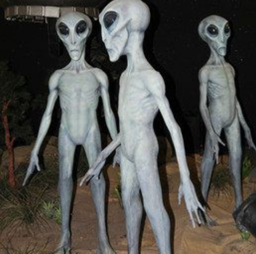 Patung mirip alien yang ditemukan.