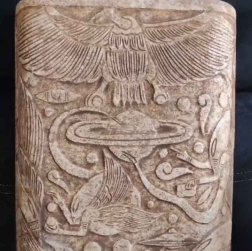 Artefak UFO aneh yang ditemukan.